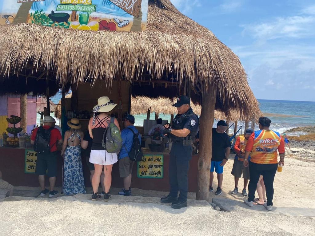 Cuidan de las familias que disfrutan de las playas de Cozumel -
